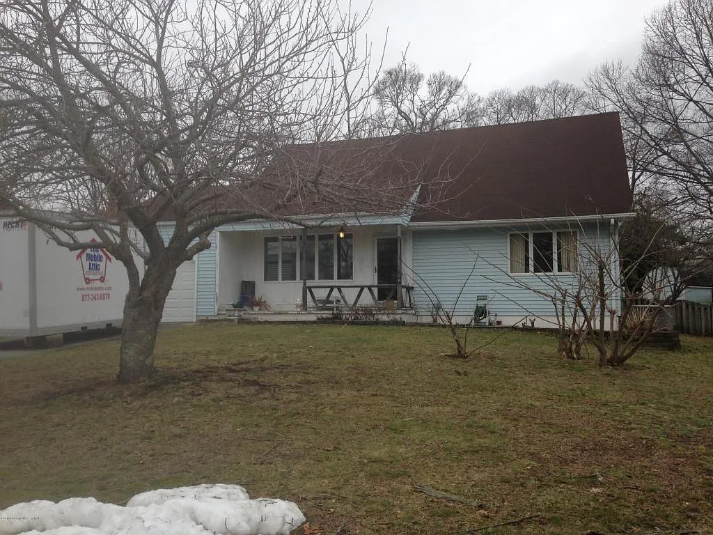 18 Wendy Ln photo 1