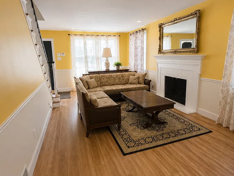 124 Kingston Rd — Photo 6