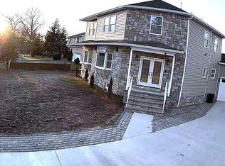 11 Brook Rd, Kendall Park, NJ 08824