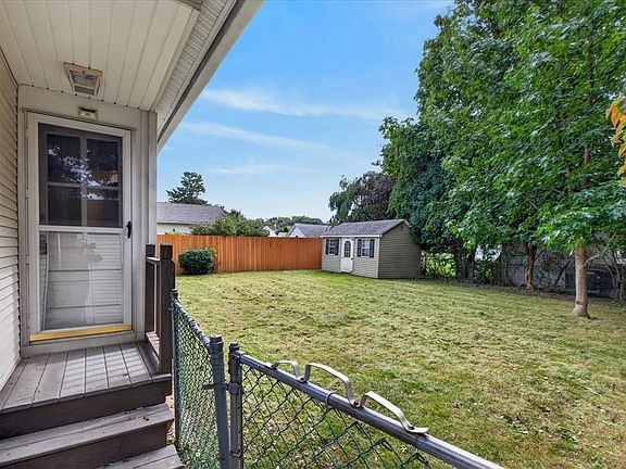 3rd image of 35 Lorraine St