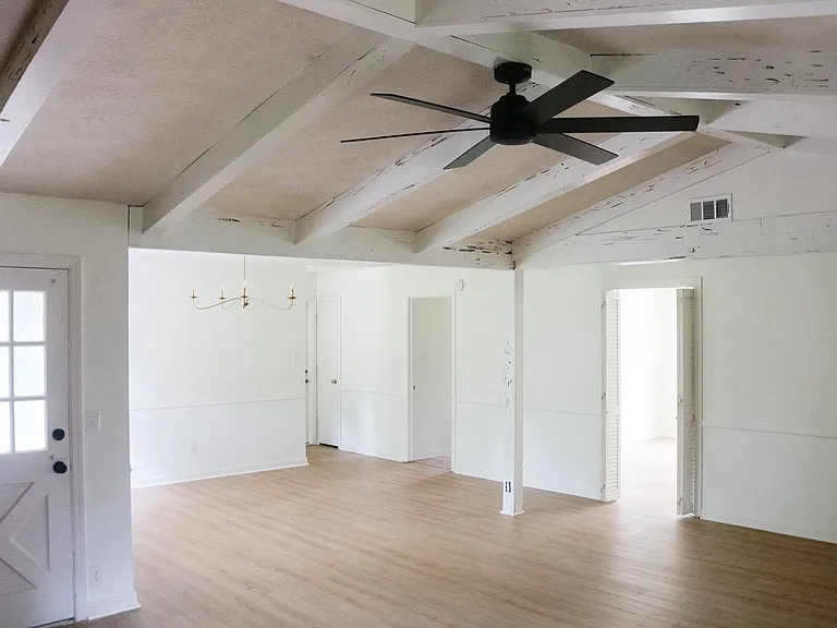809 Windsor Rd — Photo 12