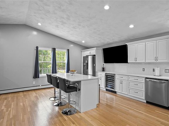 3rd image of 23 Belfield Dr