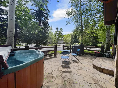 2480 Deer Lake Dr #1-B Photo 1