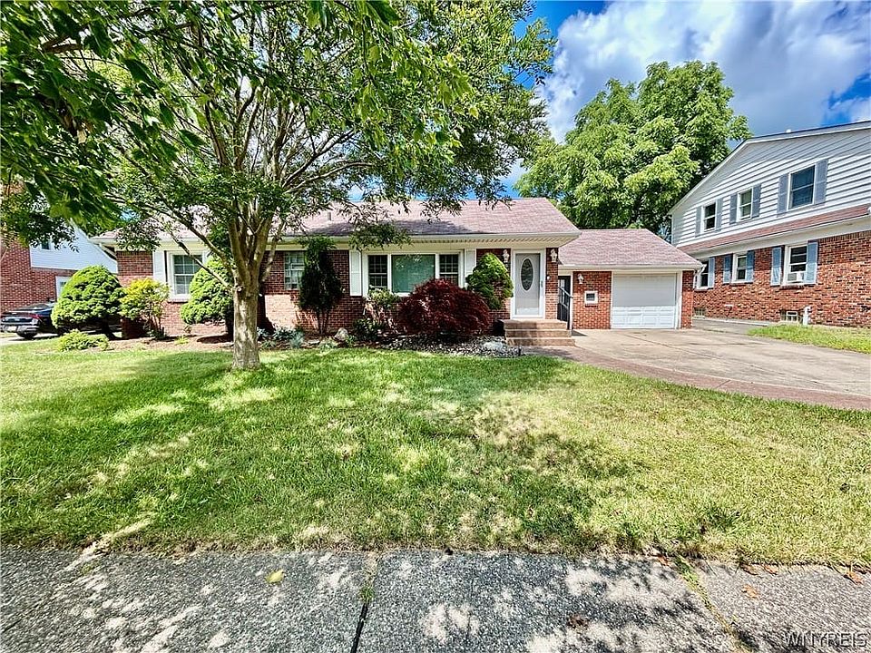1st image of 220 Treehaven Rd