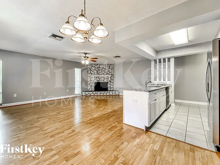 1794 E Groveleaf Ave — Photo 4