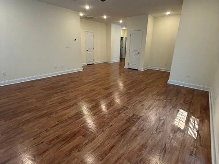 913 Linwood Ave — Photo 6