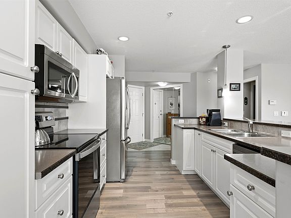 3rd image of 950 Lorne St #202