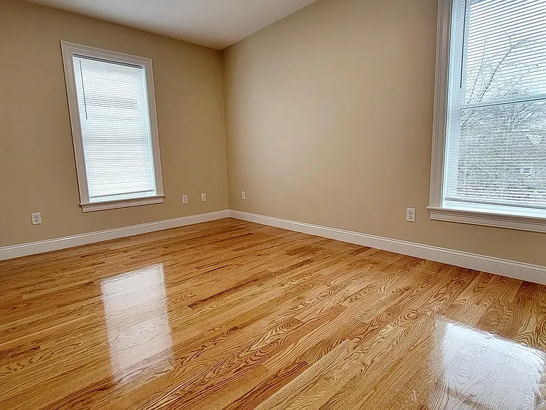 64 Waverly St — Photo 5