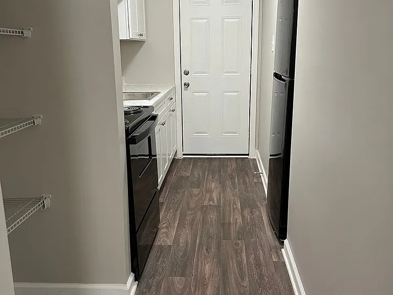 1744 Lyle Ave — Photo 13