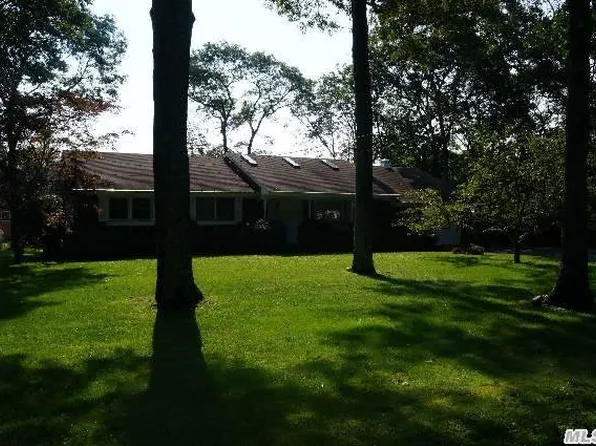 12 Eastpond Ln, Eastport, NY 11941