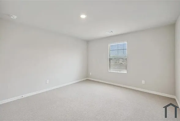 5 bed, 3100 sqft, $4,000 — Photo 1