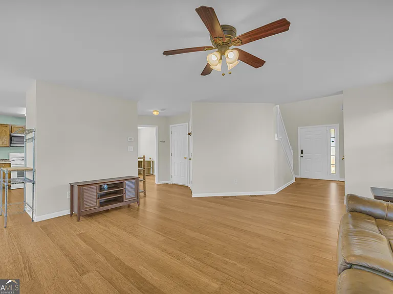 494 Bishop Ct — Photo 5