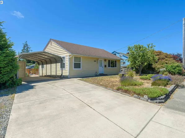 3136 Chester St, North Bend, OR 97459