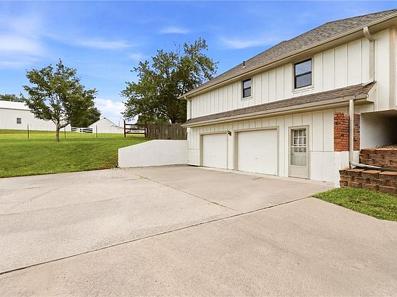 4th image of 1008 NE Remington Ct