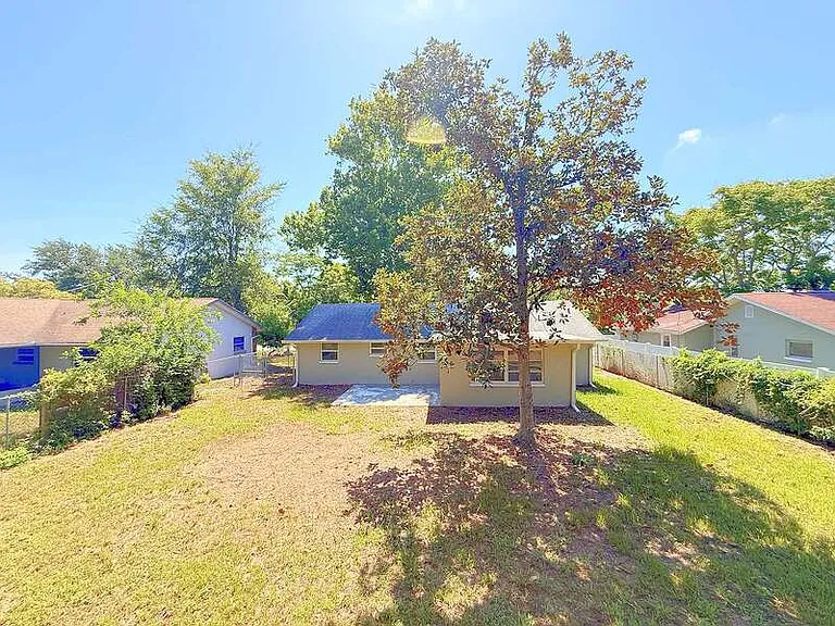 15839 Villa Dr — Photo 43