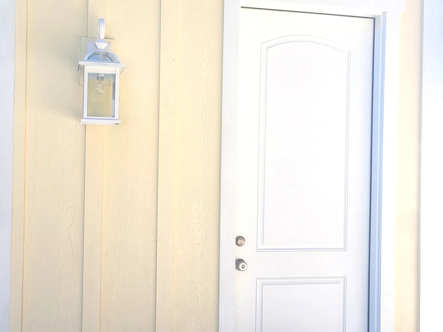 Exterior entrance of the apartment.