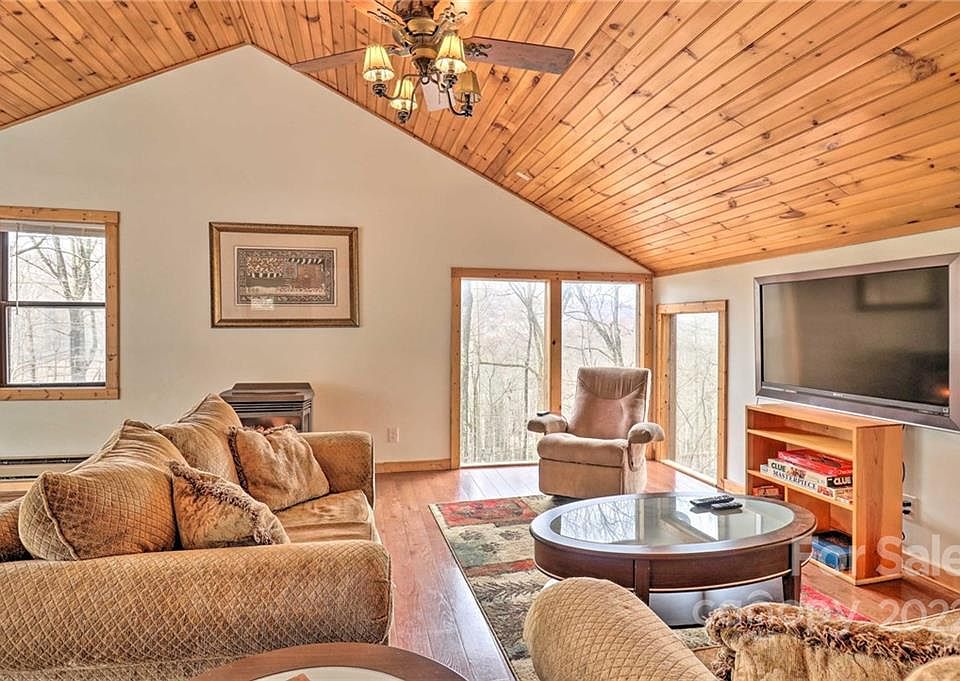 1st image of 11 Shirley Dr