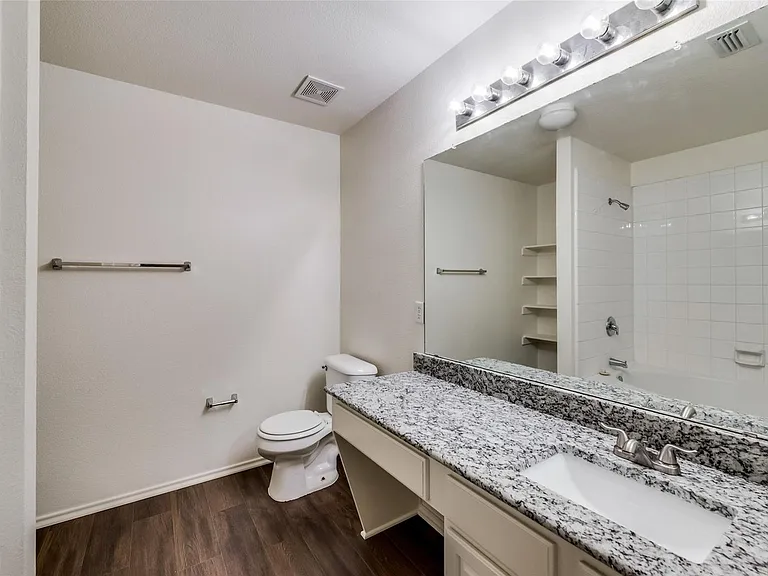 2946 Midbury Dr — Photo 14