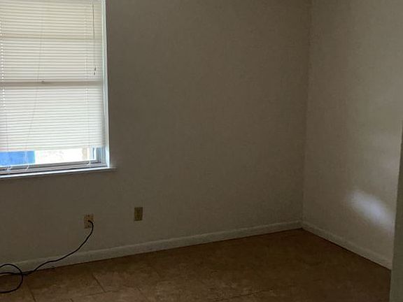 5th image of 905 Barry Dr
