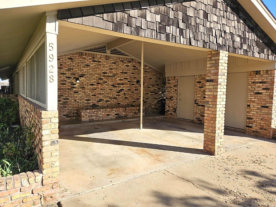 Covered Parking
Storage Closets