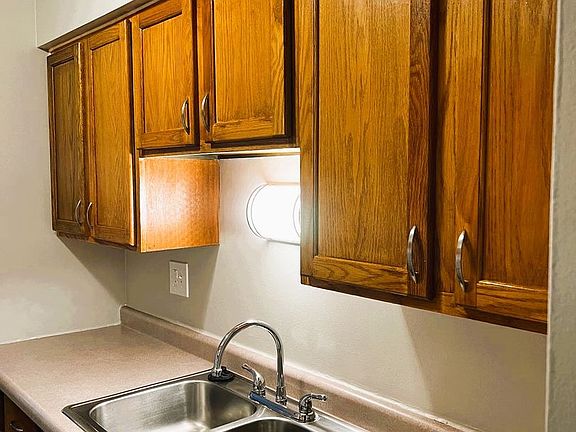 3rd image of 905 Heritage Ct #918-202
