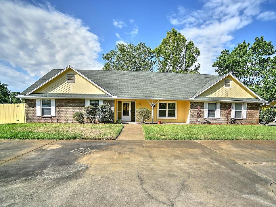 1st image of 5 Walnut Ct