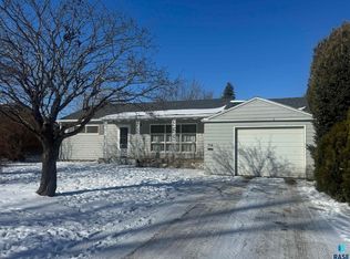 714 NW 4th St, Madison, SD 57042