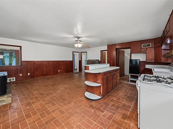 5th image of 675 Holly Dr