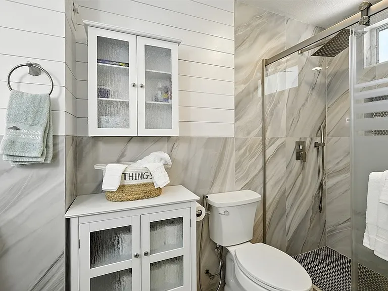 725 Acacia Rd — Photo 17