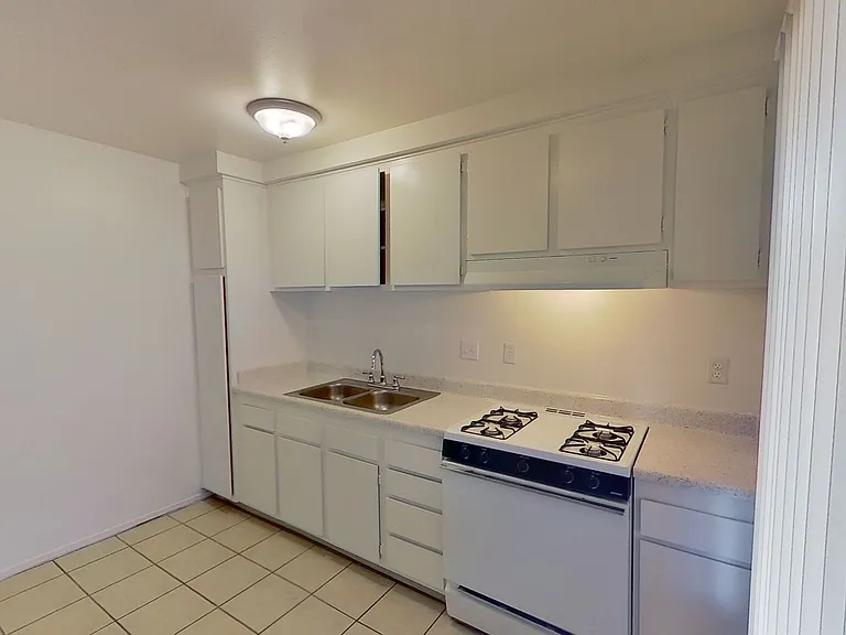 521 N. Tustin Ave — Photo 4