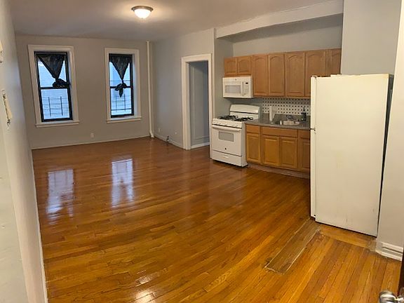 5th image of 15711 Sanford Ave #B
