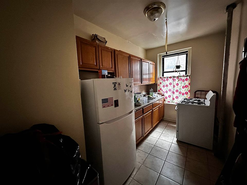 1st image of 2737 Webb Ave #4C