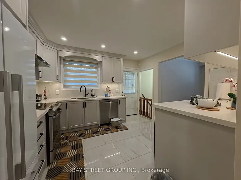 402 Osiris Dr — Photo 13