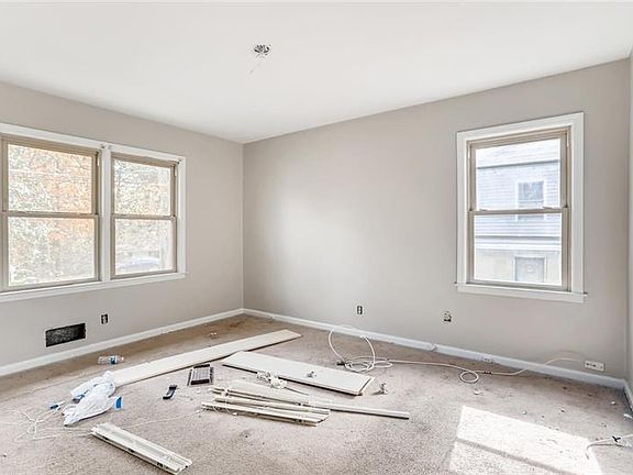 4th image of 1111 Mountain View Dr