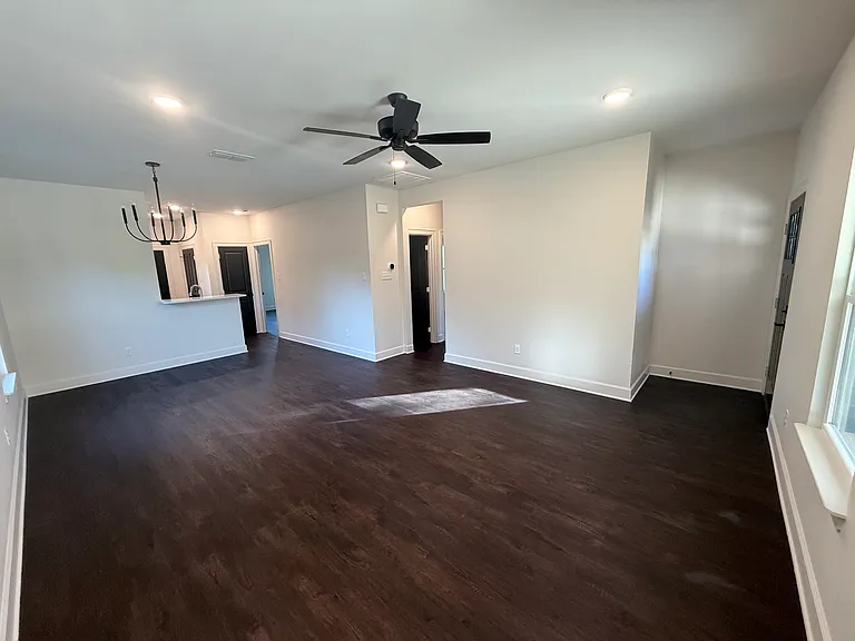 616 Oak St — Photo 12
