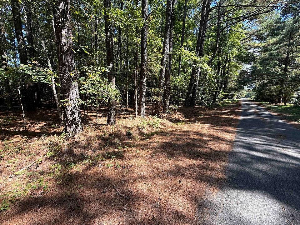 1st image of 9 Comanchee Ln
