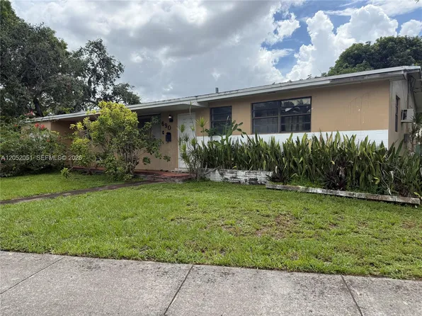 690 W 70th Pl, Hialeah, FL 33014