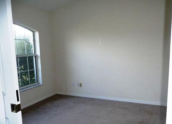 3rd image of 4962 NW 34th Pl