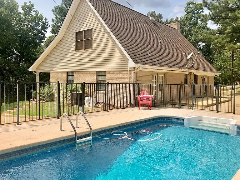 2206 Bluecutt Rd — Photo 2