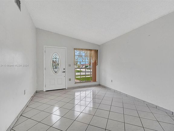 3rd image of 11289 NW 88th Ave