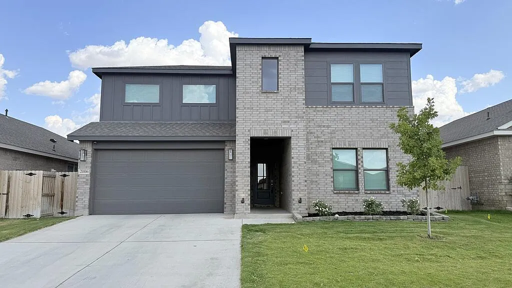 4 bed, 3.0 bath, 2600 sqft, $3,650 — Photo 1