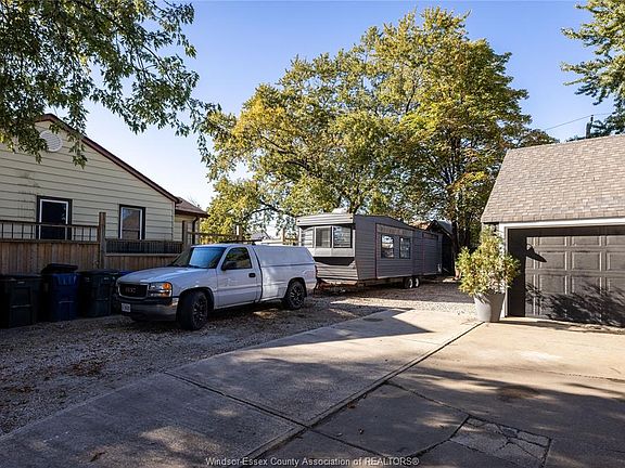 4th image of 558 Edinborough St