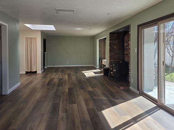 4th image of 3028 Laurel Rd