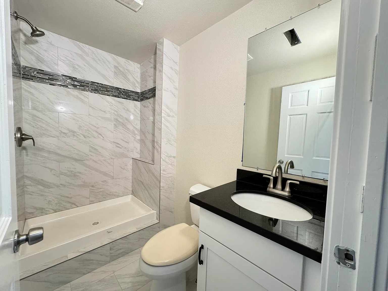 2 bed, 900 sqft, $2,250 — Photo 4