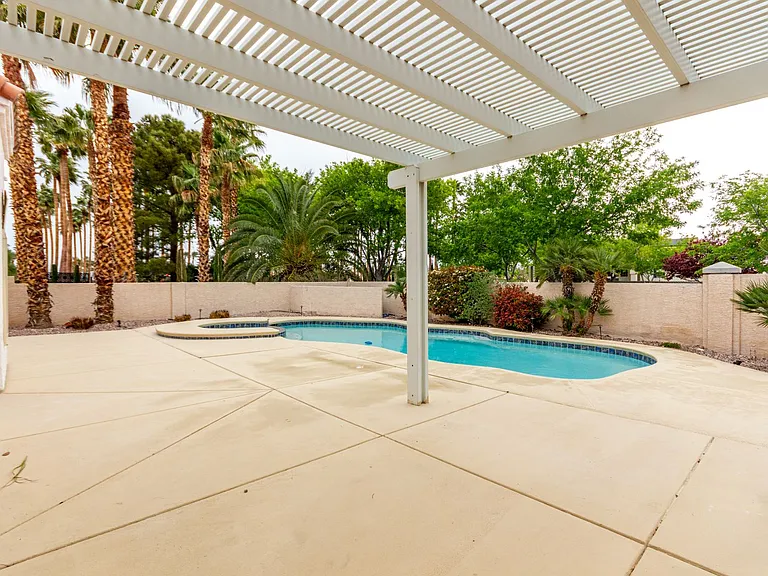 2412 Shady Vista Dr — Photo 33