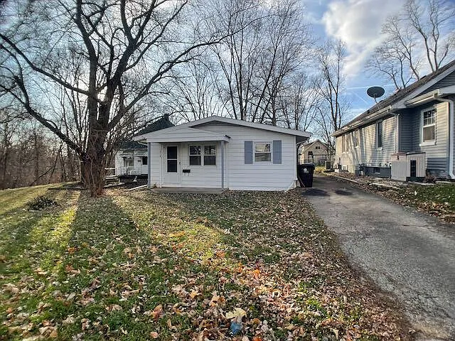 1414 E Fairoaks Ave photo 1