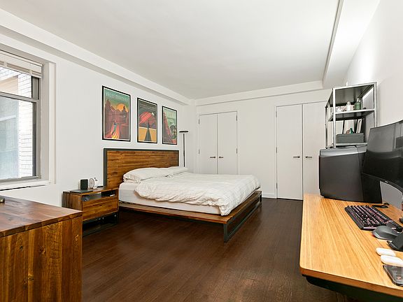 3rd image of 100 W 58th St APT 2A