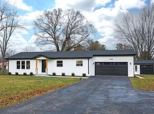 28W590 Laurel Dr, Naperville, IL 60564