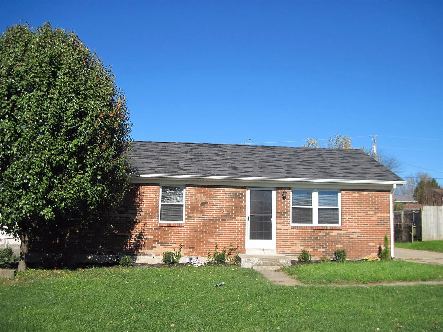 106 Holiday Dr photo 1