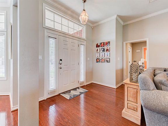 3rd image of 404 Longhorn St